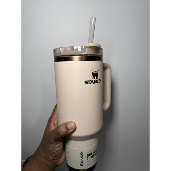 Stanley 2024 Holiday Comfort and Joy GILDED SUGAR 40oz Flowstate Quencher - Picture 4 of 7